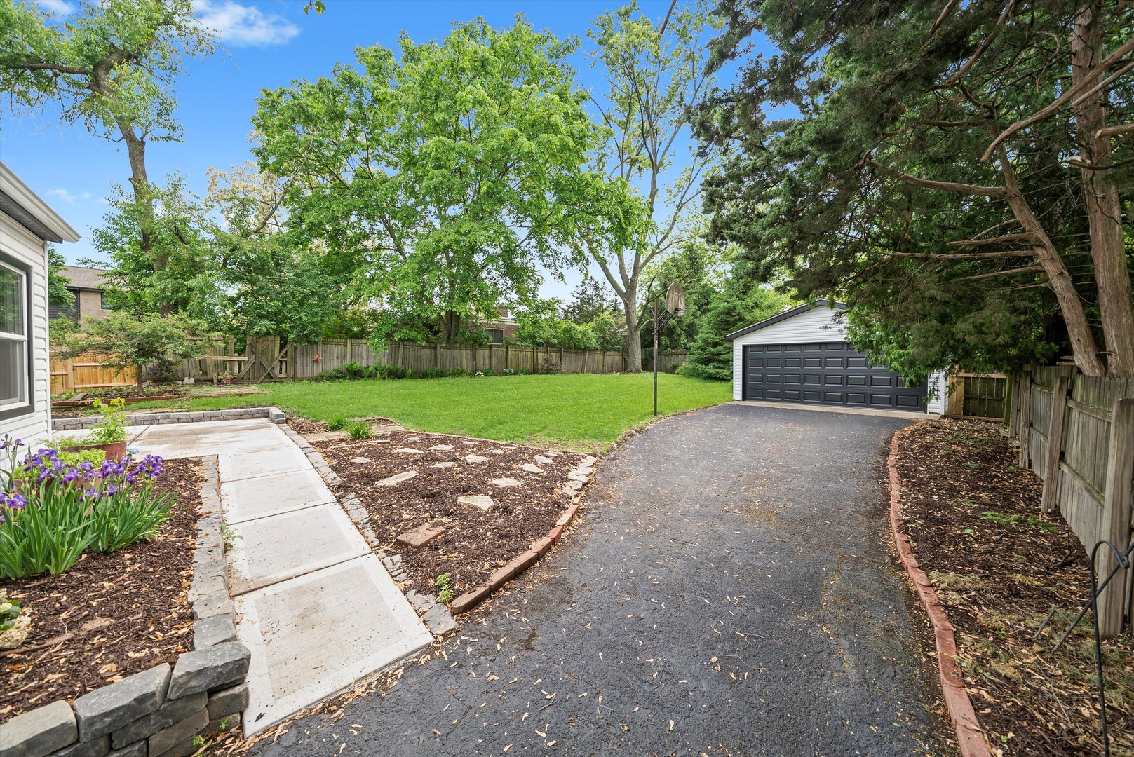504 Newton Avenue, Glen Ellyn, IL 60137