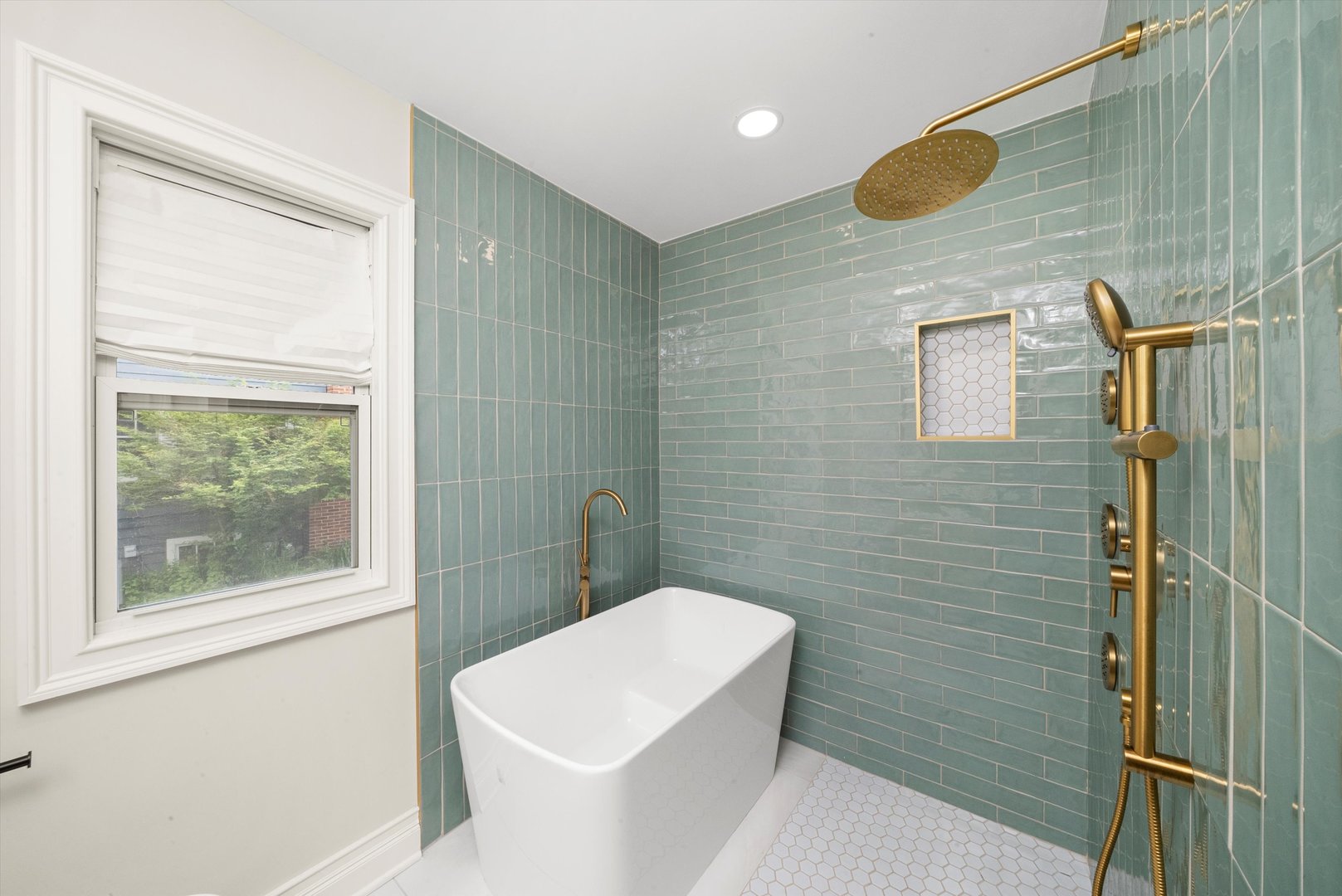 504 Newton Avenue, Glen Ellyn, IL 60137
