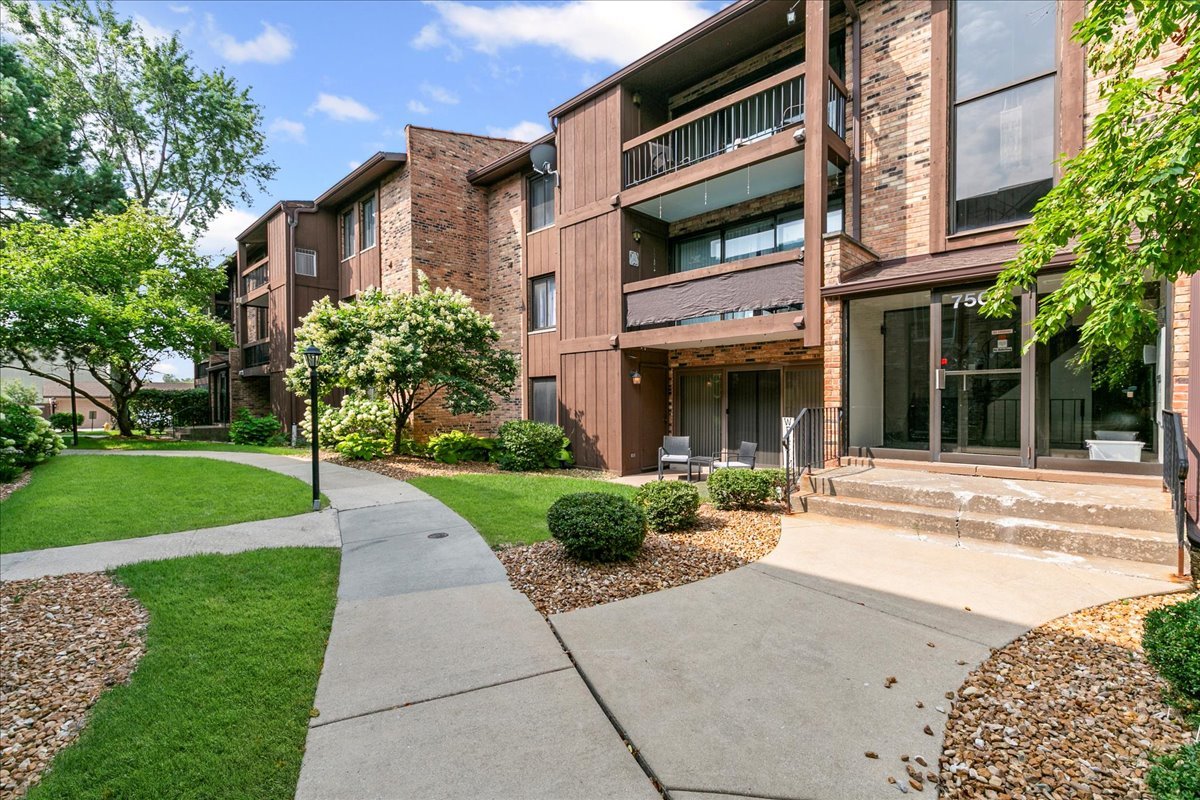 7509 W 175 Street #232, Tinley Park, IL 60477