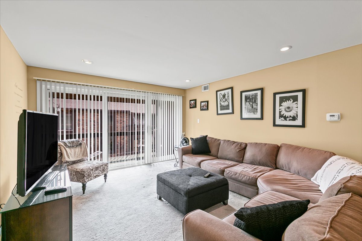 7509 W 175 Street #232, Tinley Park, IL 60477