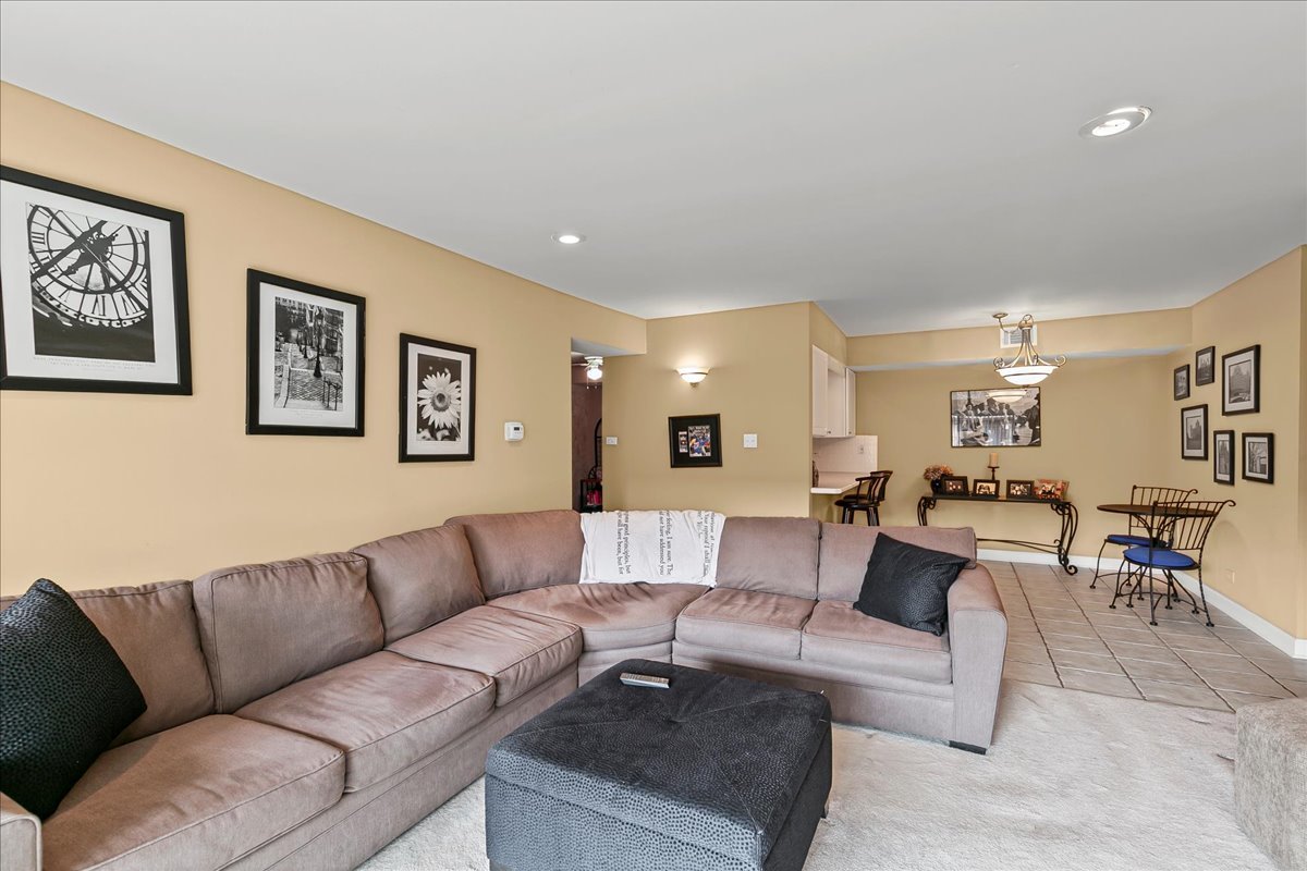 7509 W 175 Street #232, Tinley Park, IL 60477