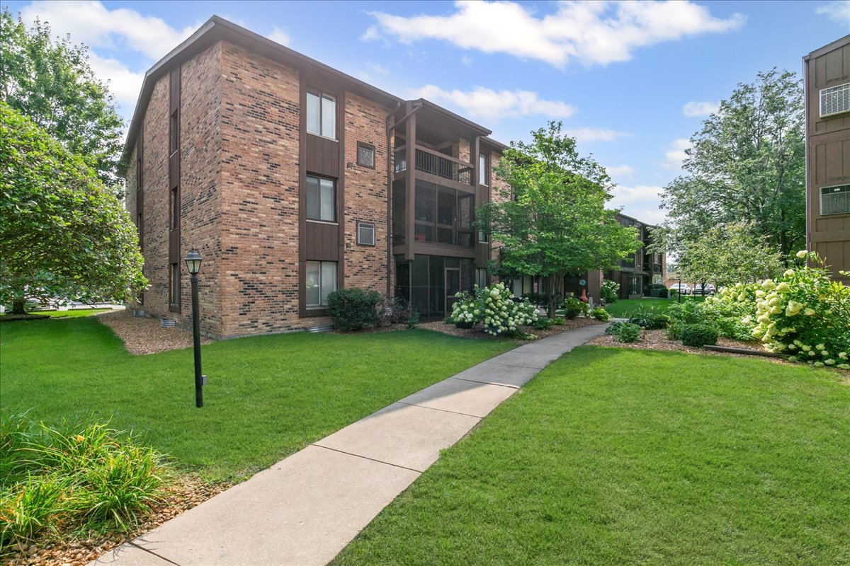 7509 W 175 Street #232, Tinley Park, IL 60477