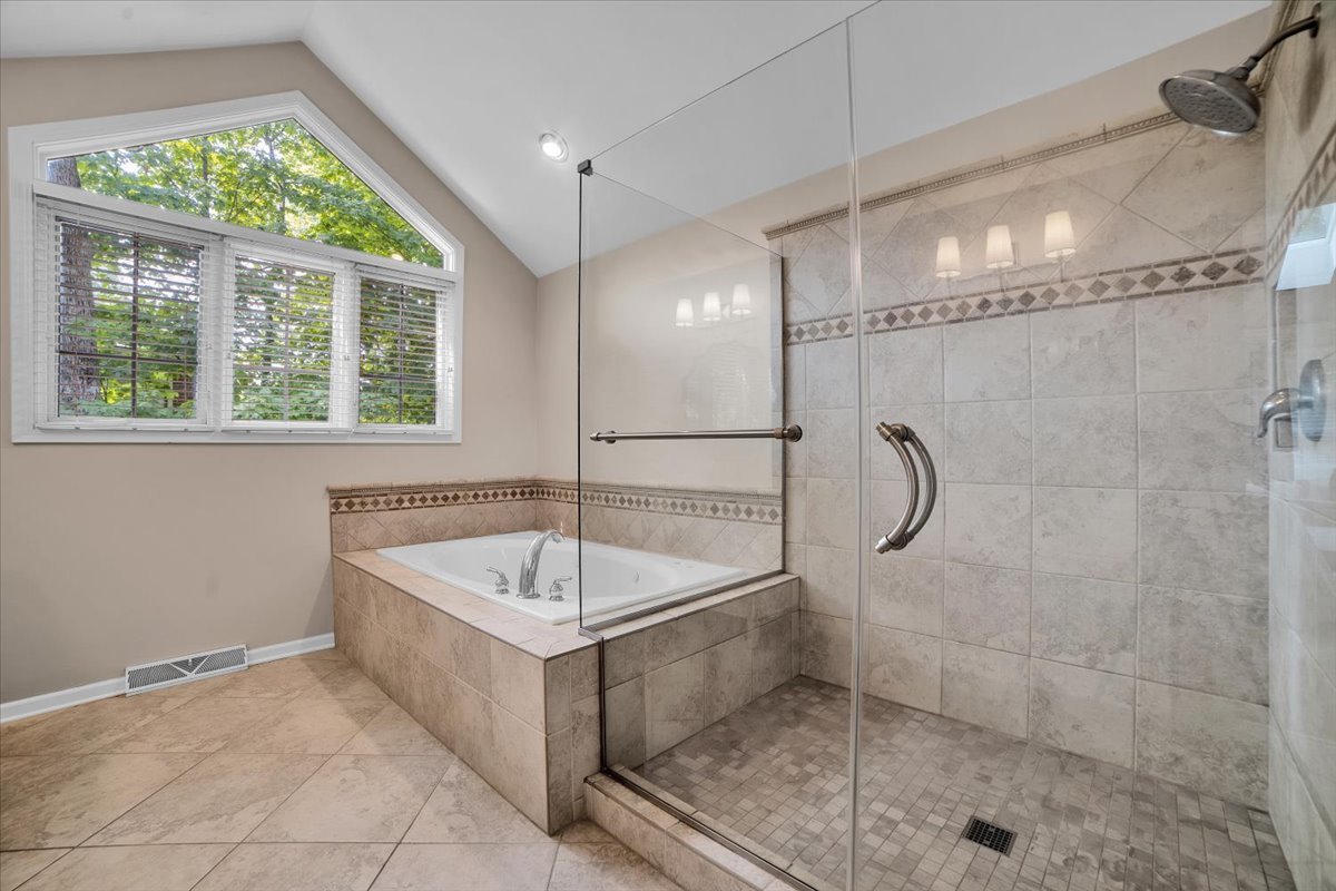2602 Majestic Oaks Lane, St. Charles, IL 60174