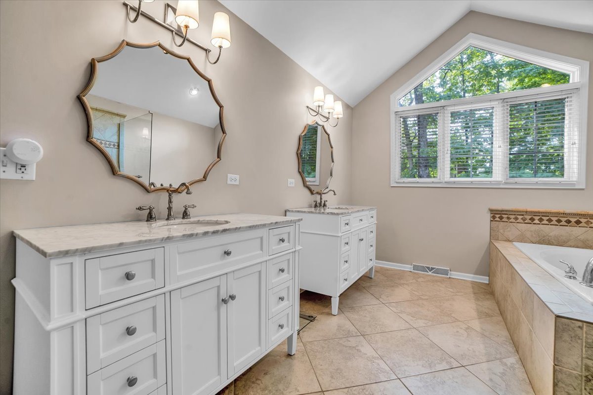 2602 Majestic Oaks Lane, St. Charles, IL 60174