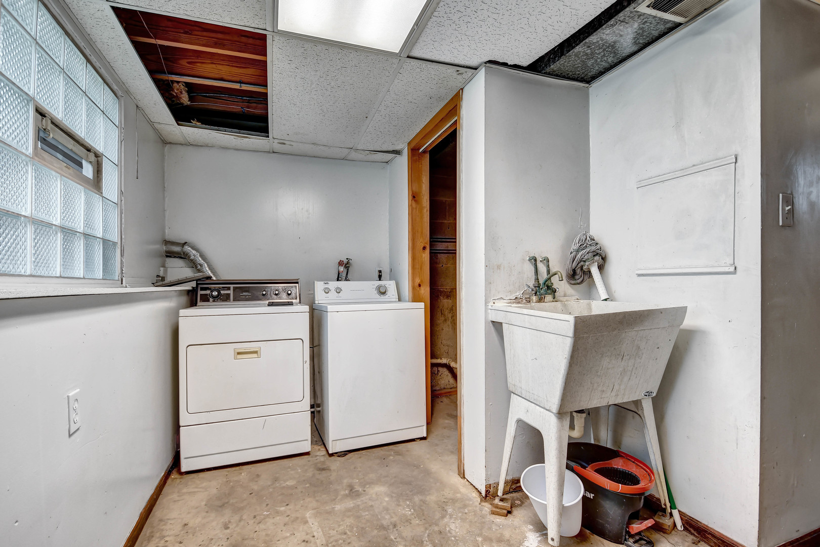 21510 Peterson Avenue, Sauk Village, IL 60411