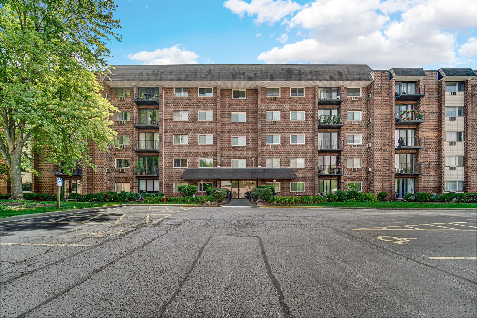 4721 Saint Joseph Creek Road #4A, Lisle, IL 60532