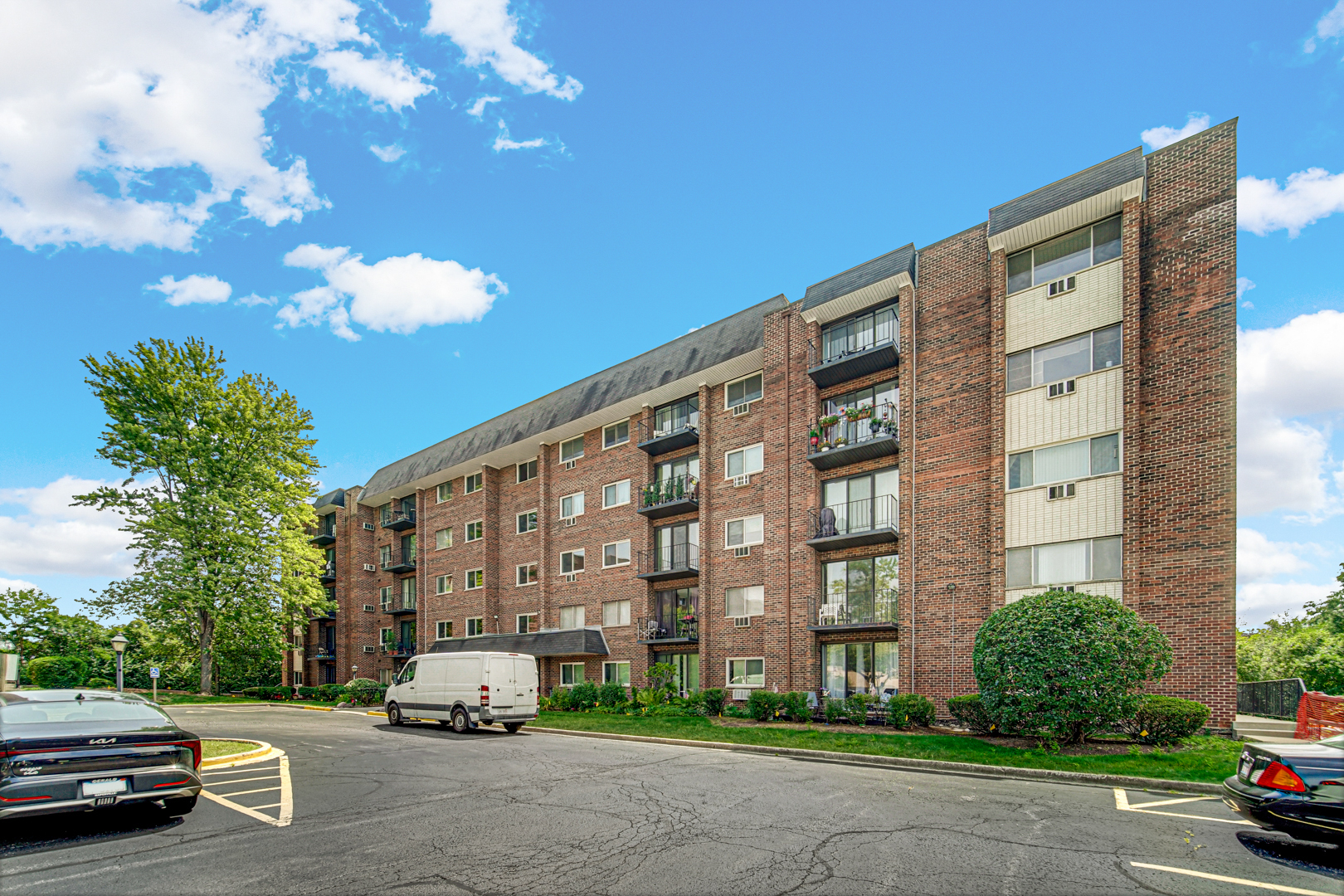 4721 Saint Joseph Creek Road #4A, Lisle, IL 60532