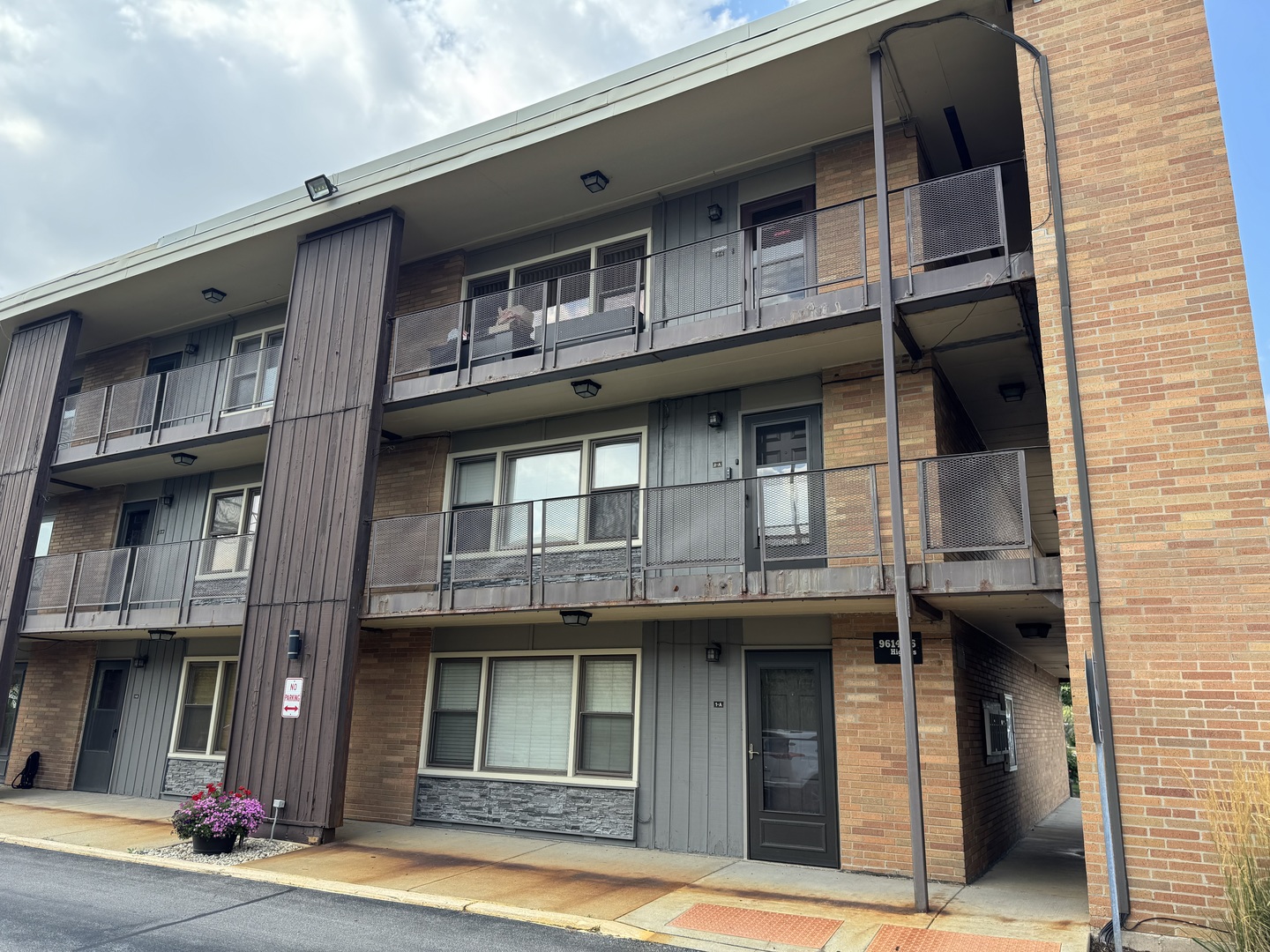 9614 W Higgins Road #3A, Rosemont, IL 60018