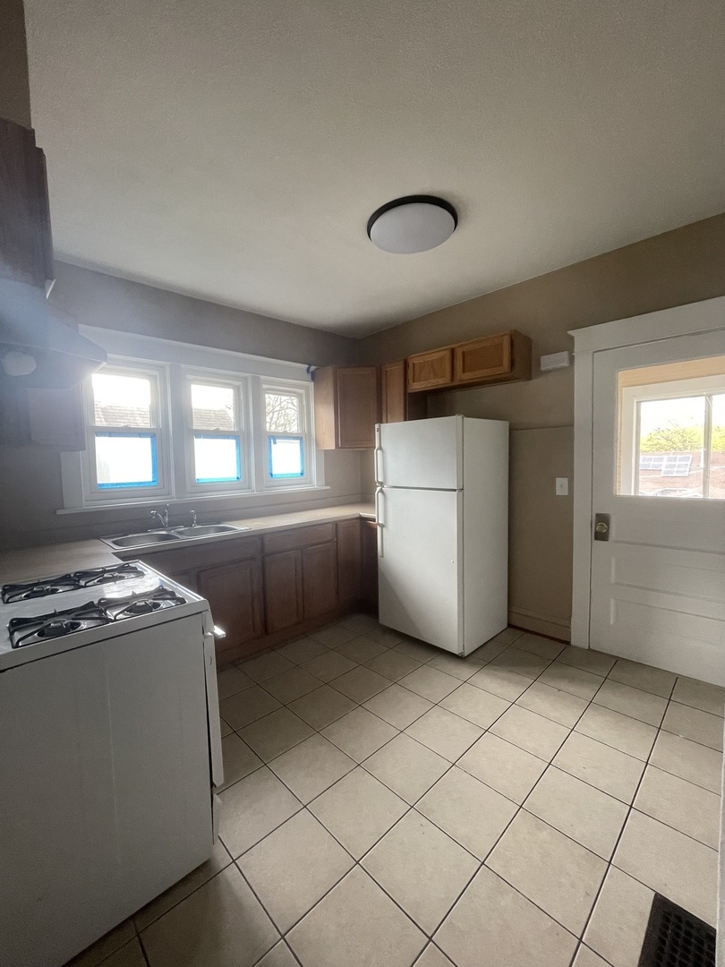 710 Poplar Street #2, Waukegan, IL 60085