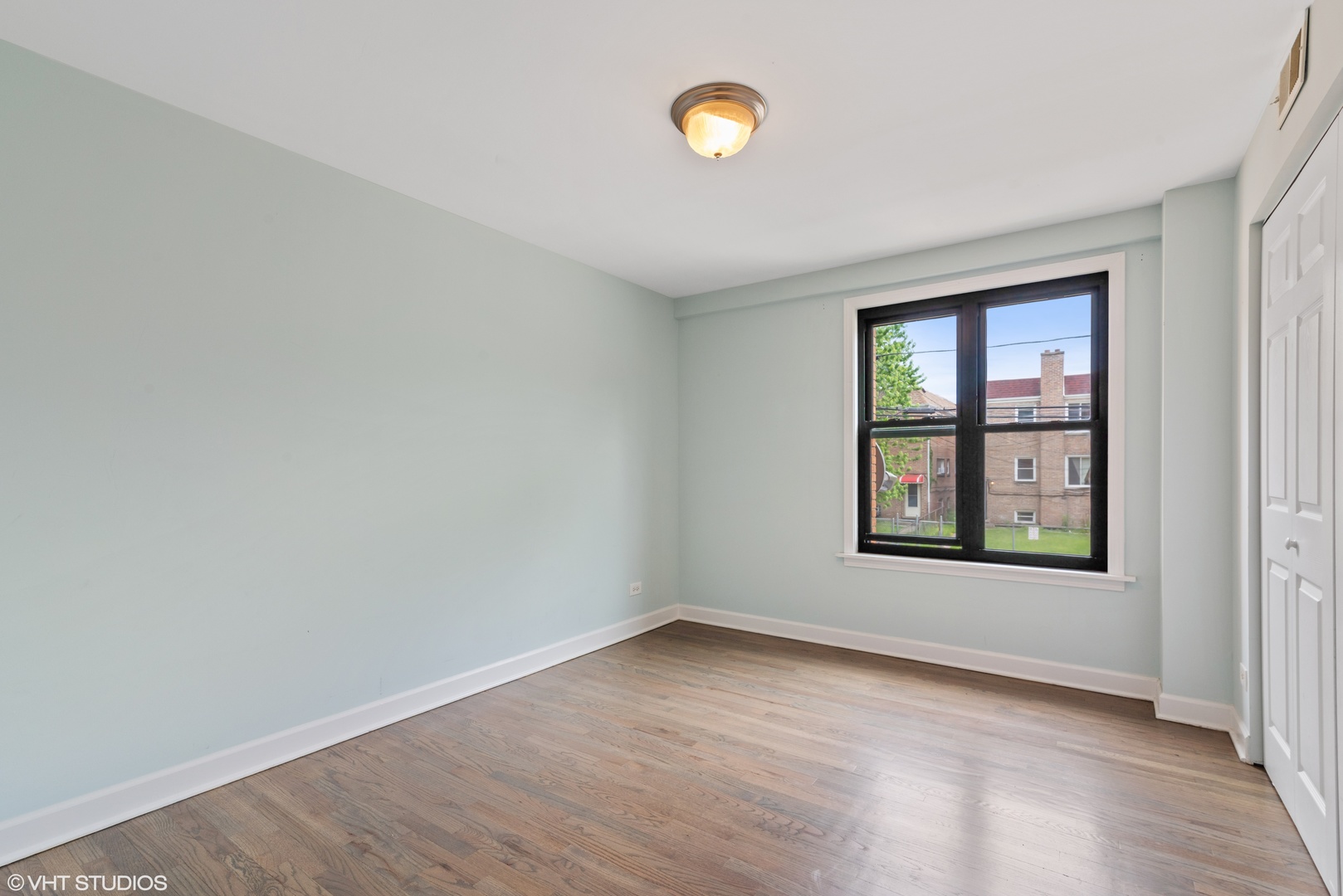 2545 W Catalpa Avenue #2C, Chicago, IL 60625