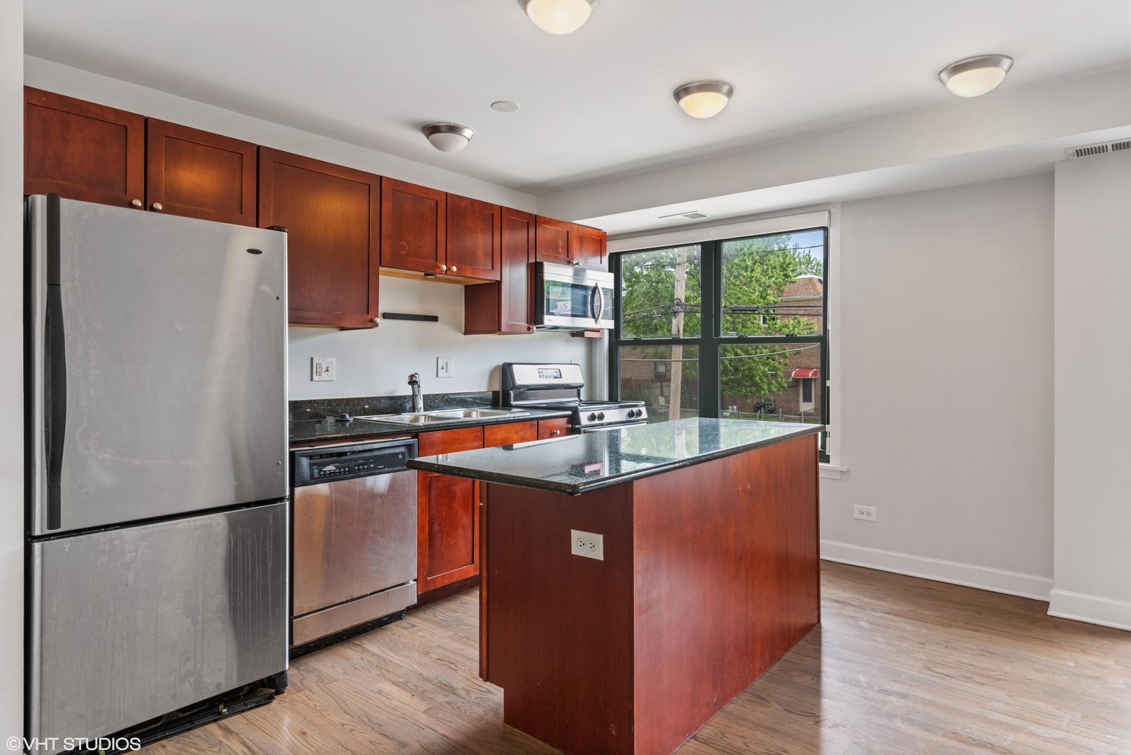 2545 W Catalpa Avenue #2C, Chicago, IL 60625