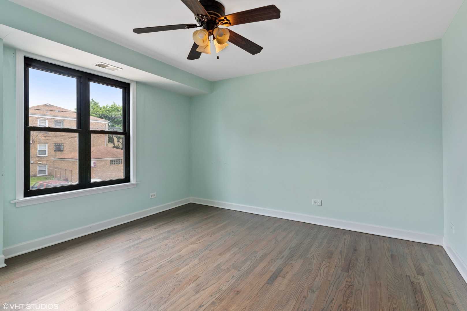2545 W Catalpa Avenue #2C, Chicago, IL 60625