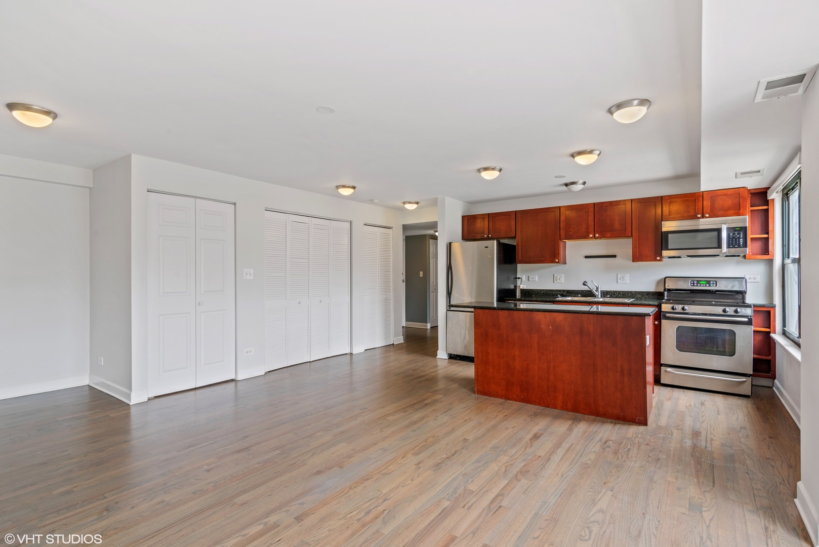 2545 W Catalpa Avenue #2C, Chicago, IL 60625