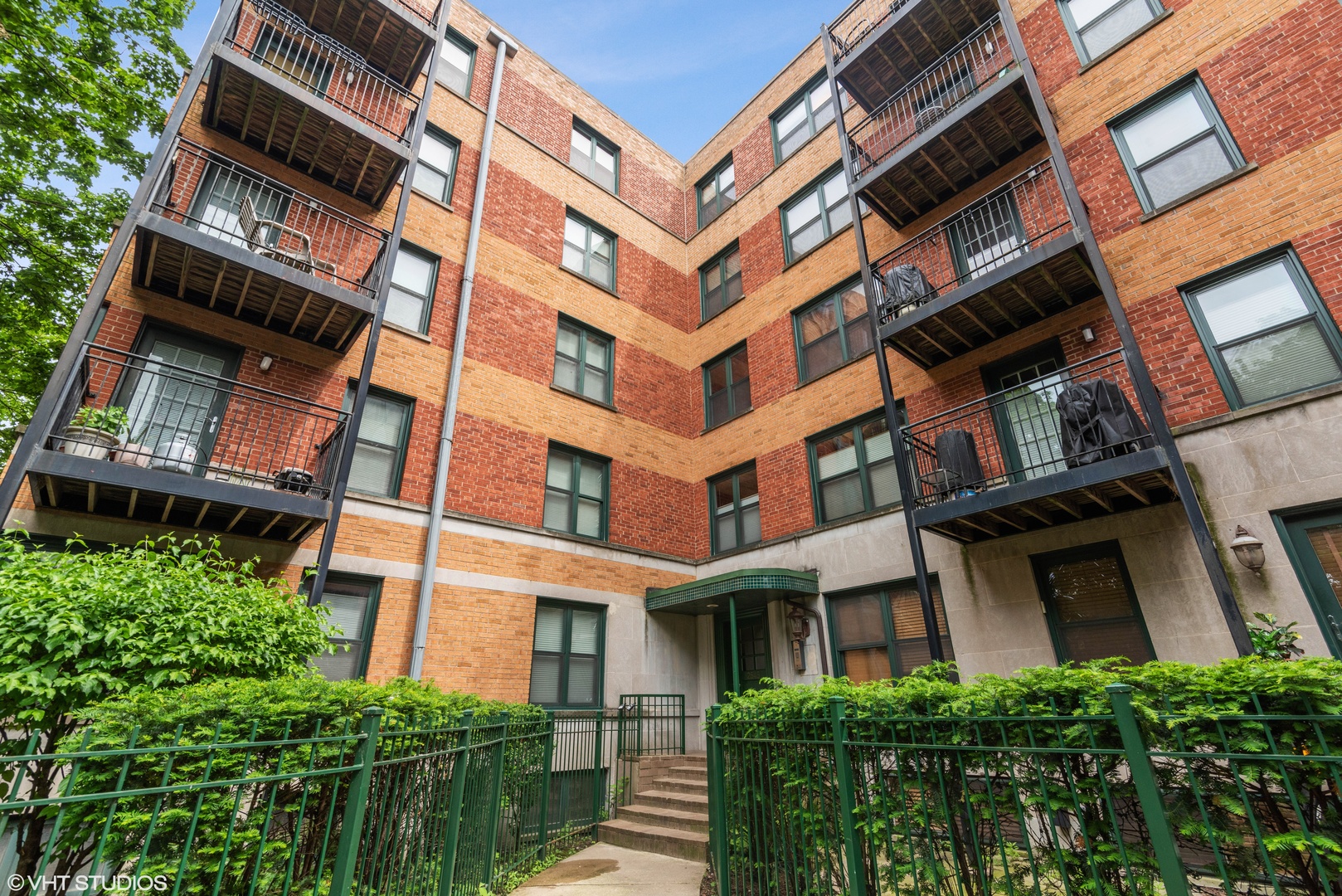 2545 W Catalpa Avenue #2C, Chicago, IL 60625