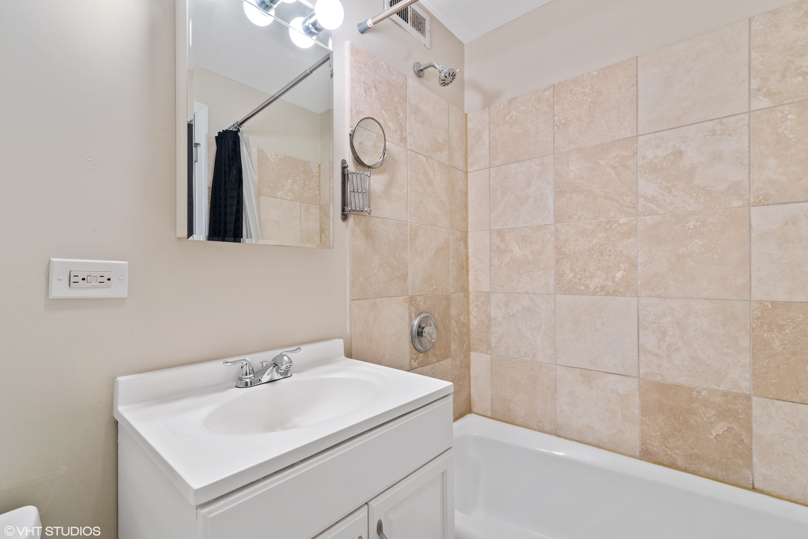 2545 W Catalpa Avenue #2C, Chicago, IL 60625