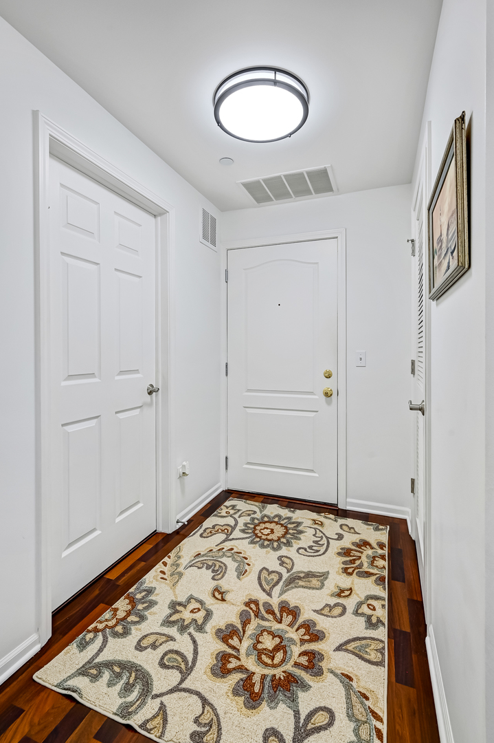 855 E 22nd Street #305, Lombard, IL 60148