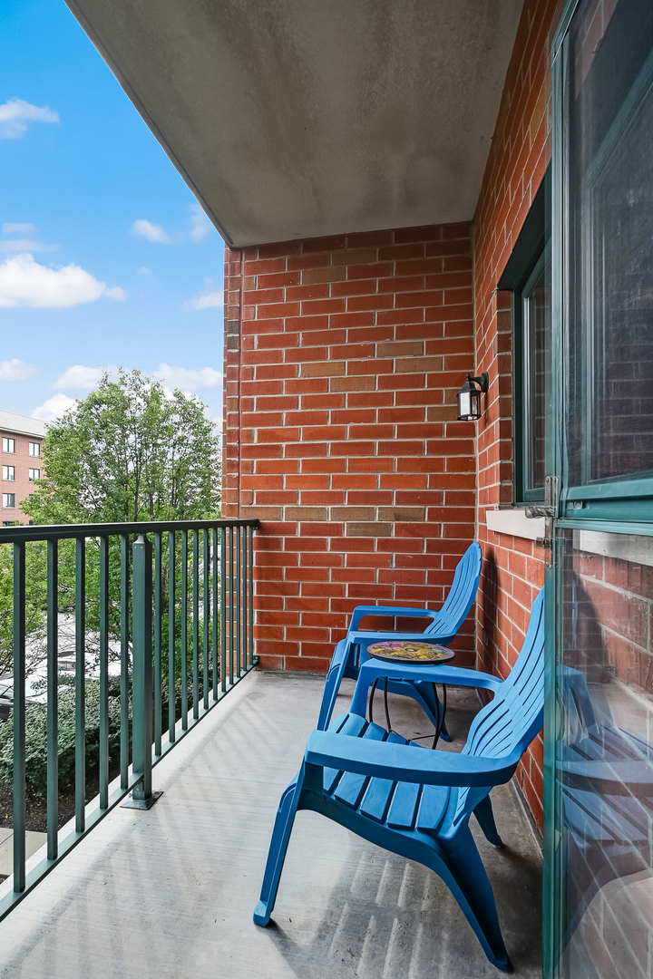 855 E 22nd Street #305, Lombard, IL 60148