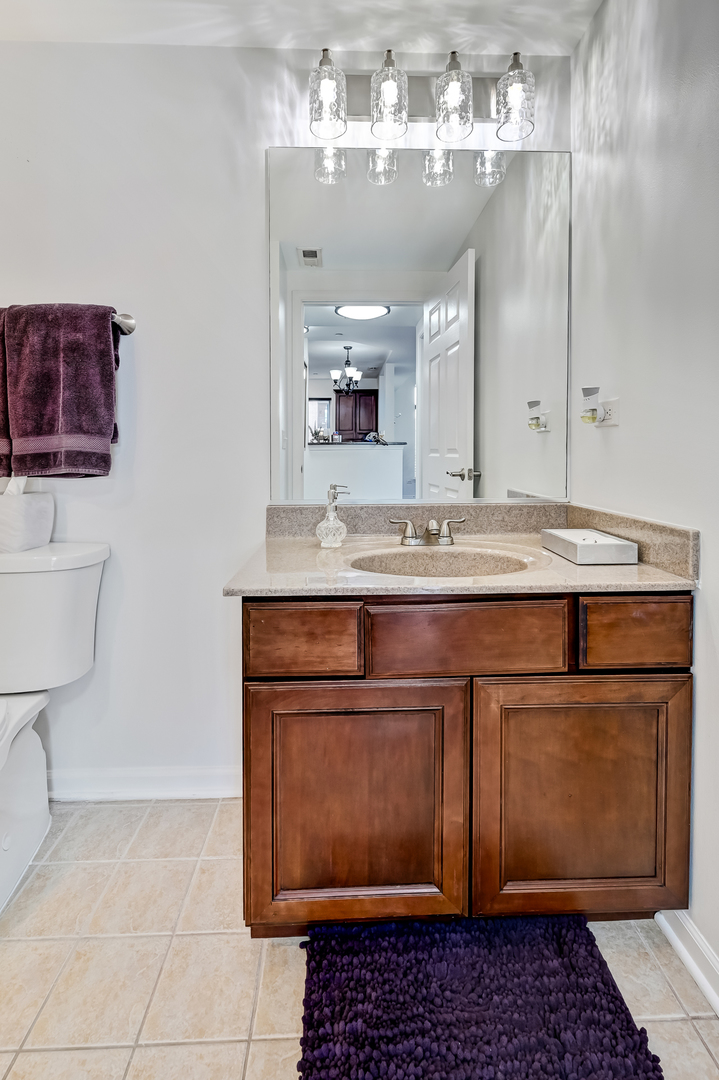 855 E 22nd Street #305, Lombard, IL 60148