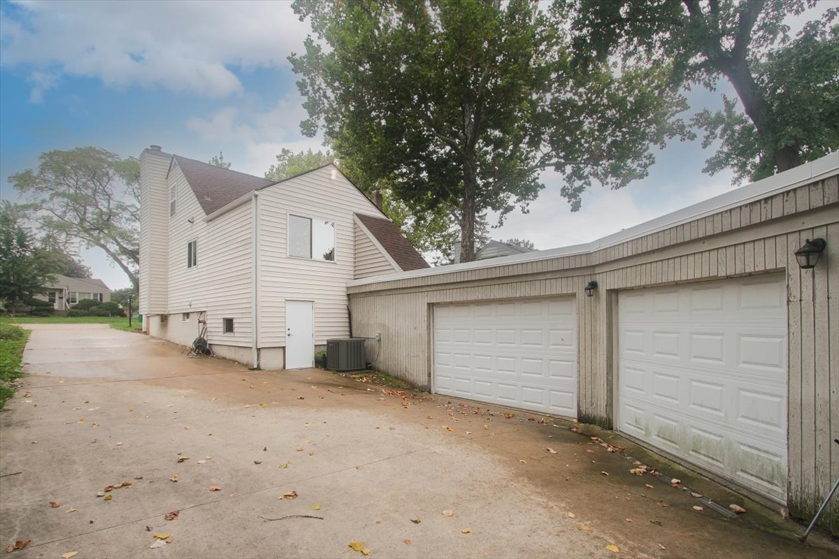 201 W Crystal Avenue, Lombard, IL 60148