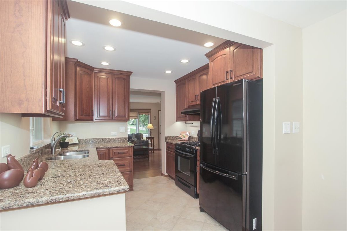 201 W Crystal Avenue, Lombard, IL 60148