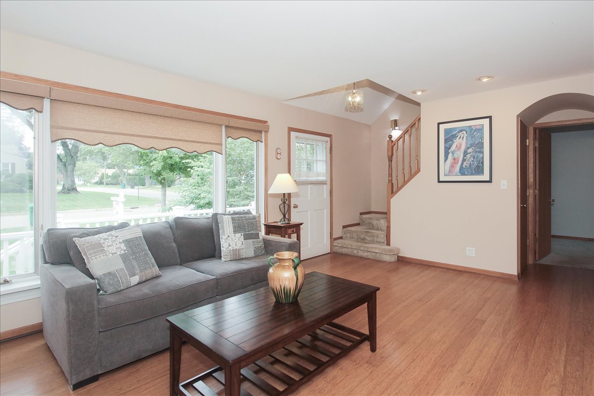 201 W Crystal Avenue, Lombard, IL 60148