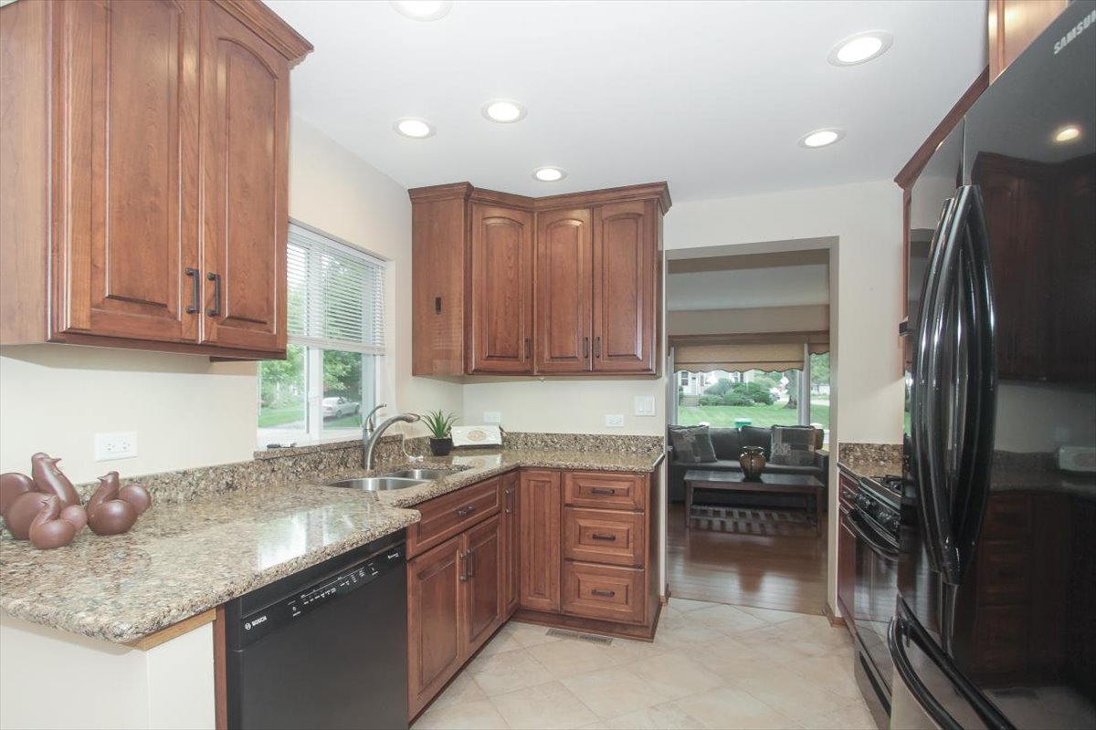 201 W Crystal Avenue, Lombard, IL 60148