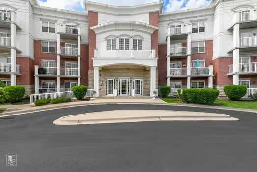 701 W Rand Road #235, Arlington Heights, IL 60004