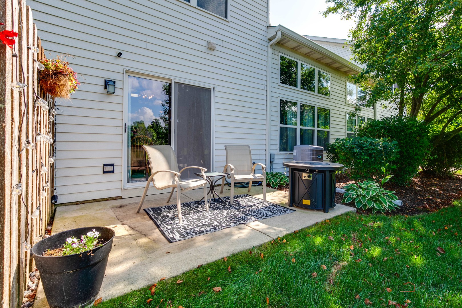 1627 S Candlestick Way, Waukegan, IL 60085