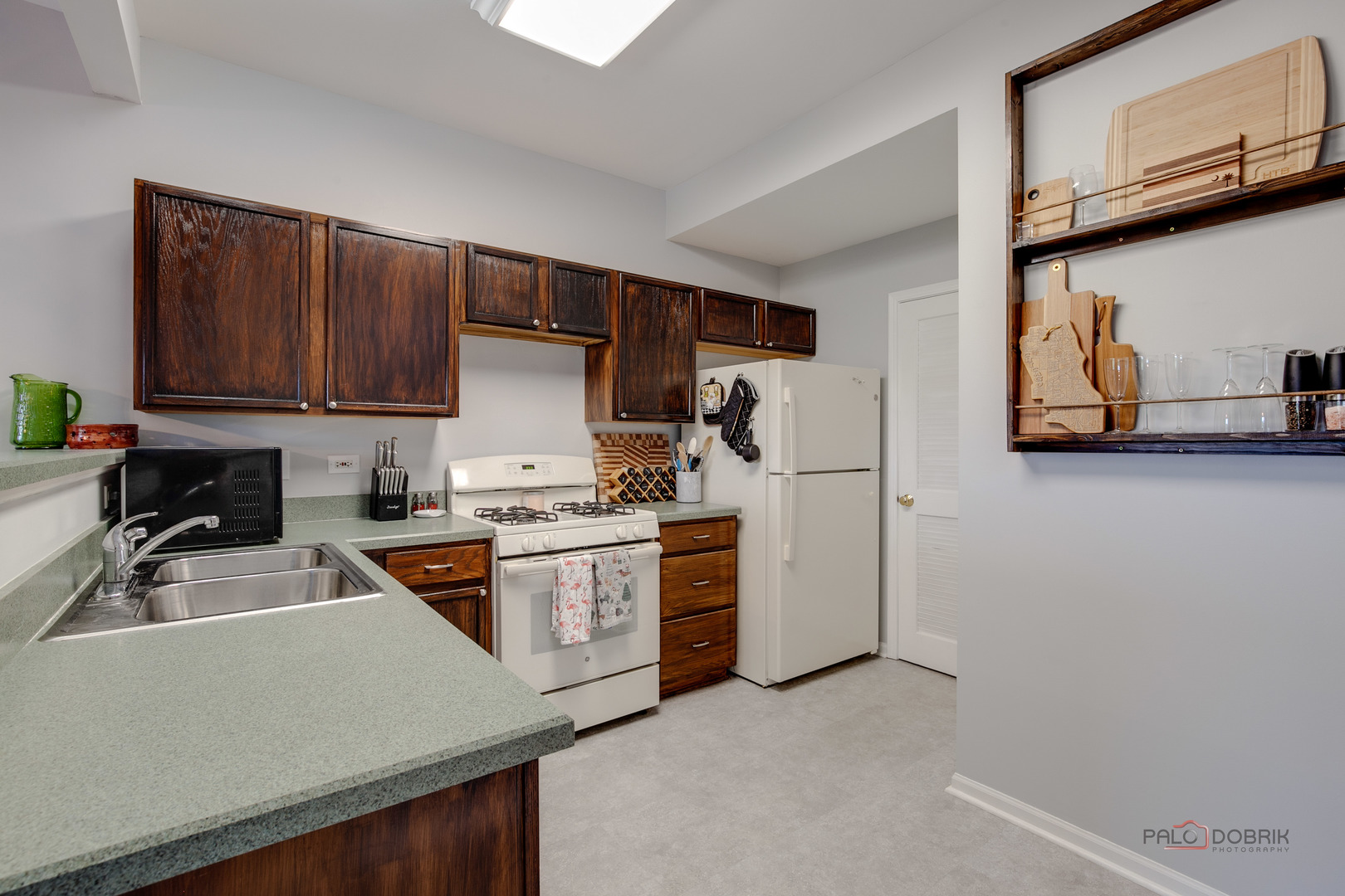 1627 S Candlestick Way, Waukegan, IL 60085