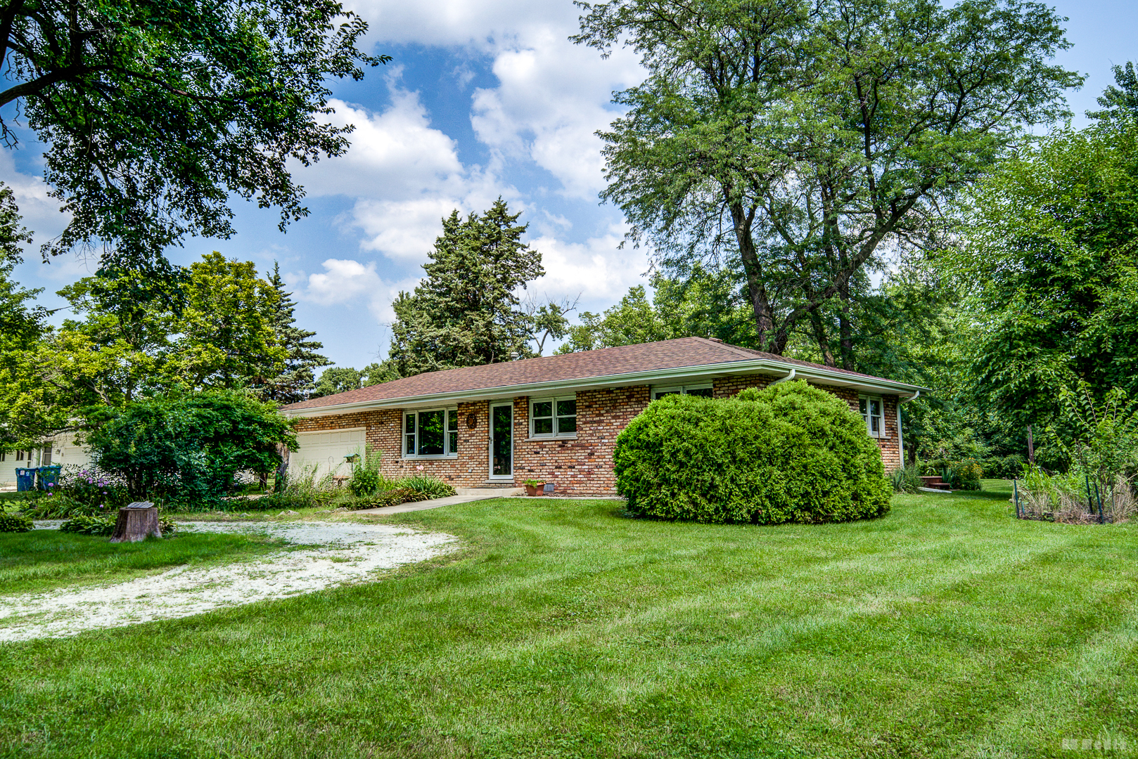 14239 Linder Avenue, Midlothian, IL 60445