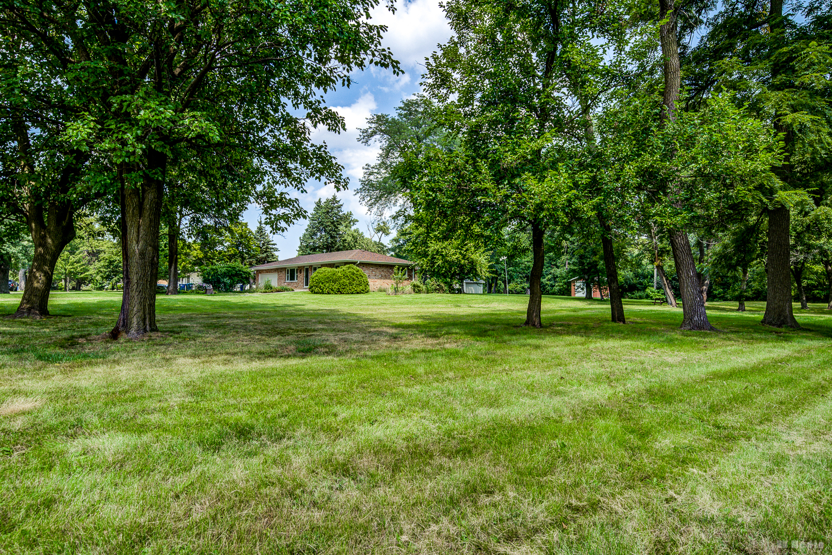 14239 Linder Avenue, Midlothian, IL 60445