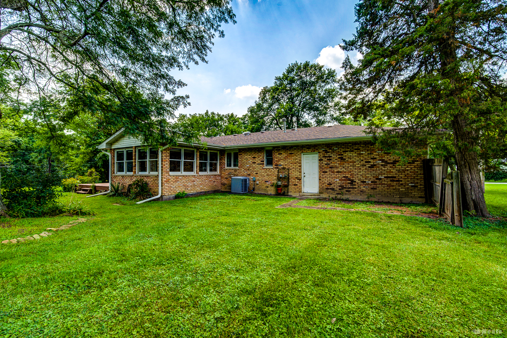 14239 Linder Avenue, Midlothian, IL 60445