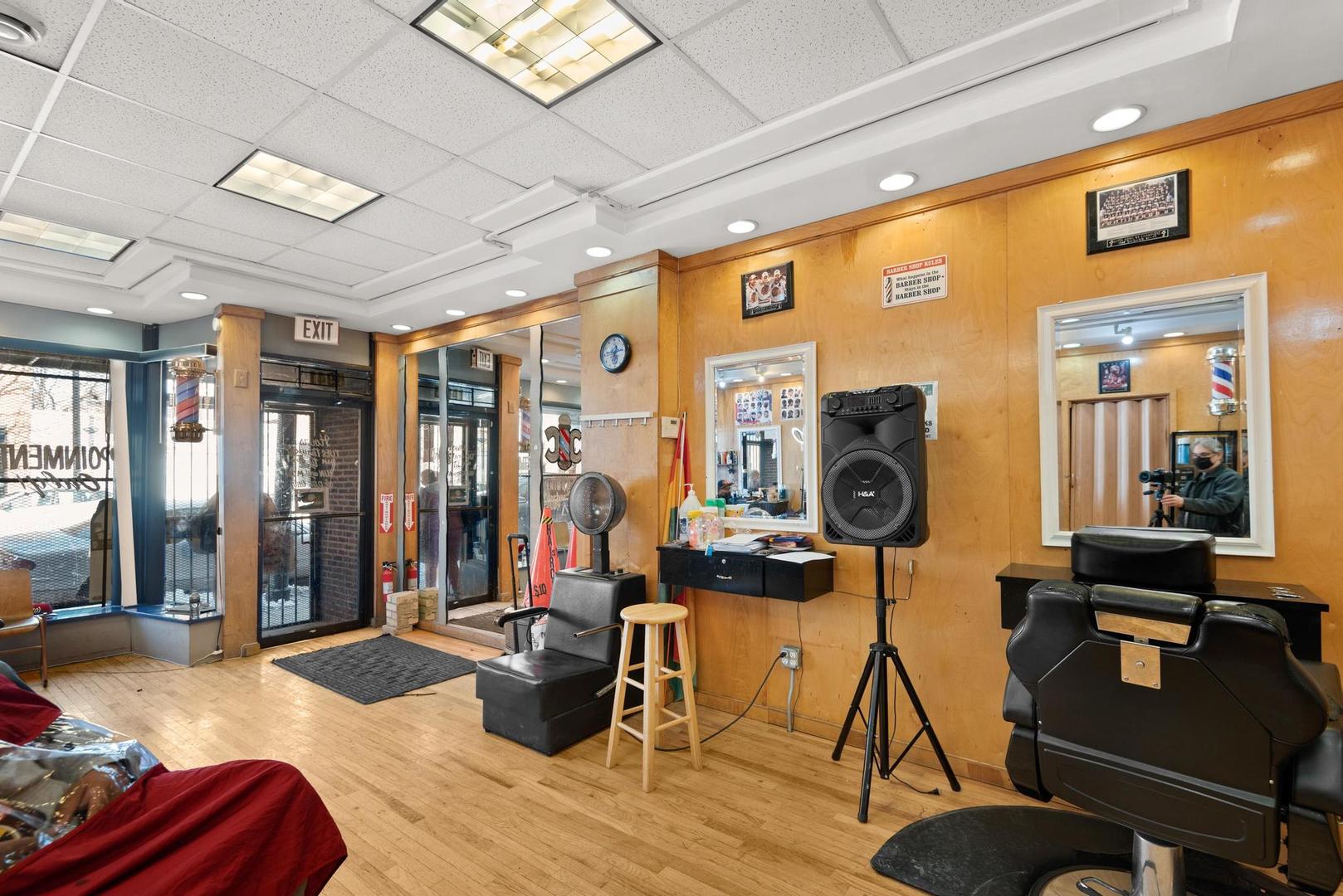 5941 W Chicago Avenue, Chicago, IL 60651