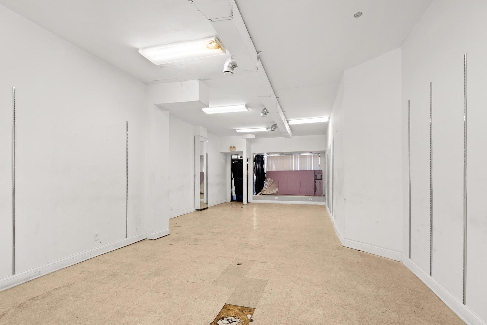 5941 W Chicago Avenue, Chicago, IL 60651