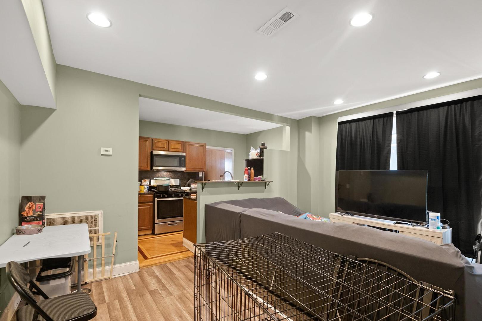 5941 W Chicago Avenue, Chicago, IL 60651