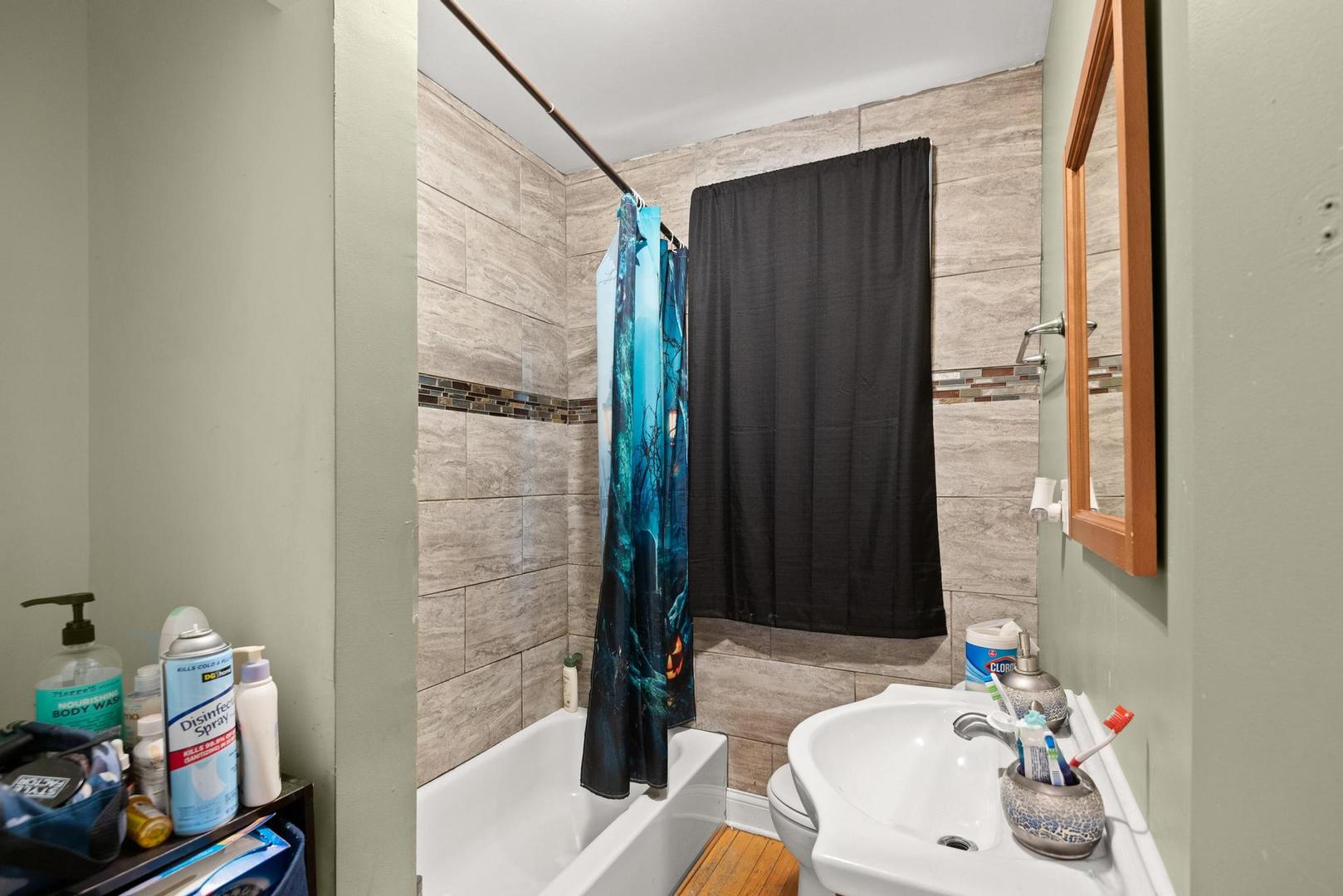 5941 W Chicago Avenue, Chicago, IL 60651