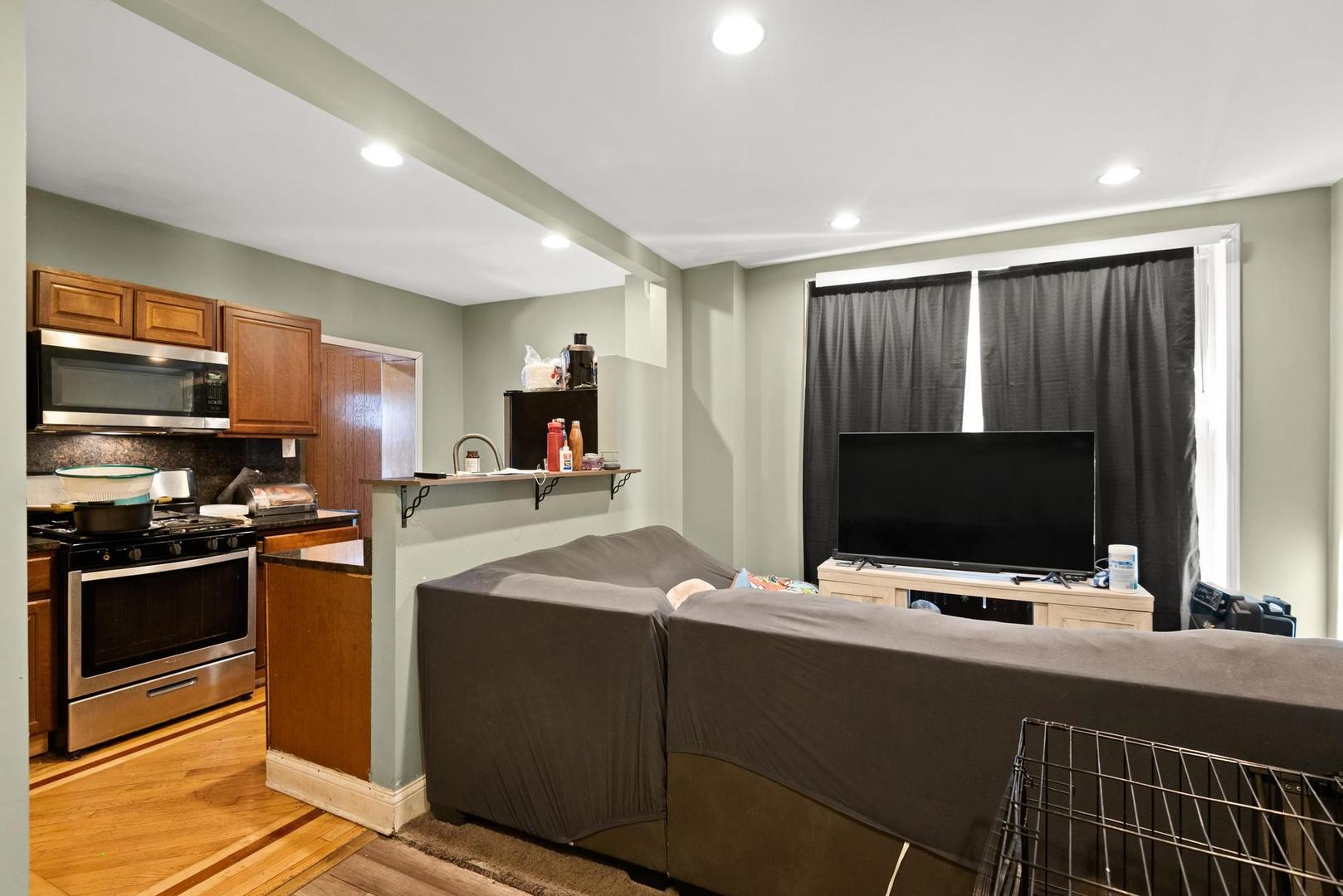 5941 W Chicago Avenue, Chicago, IL 60651