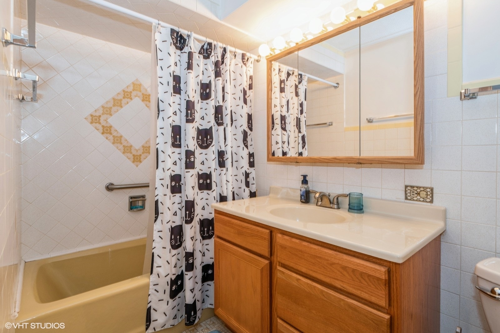 4660 N Austin Avenue #210, Chicago, IL 60630
