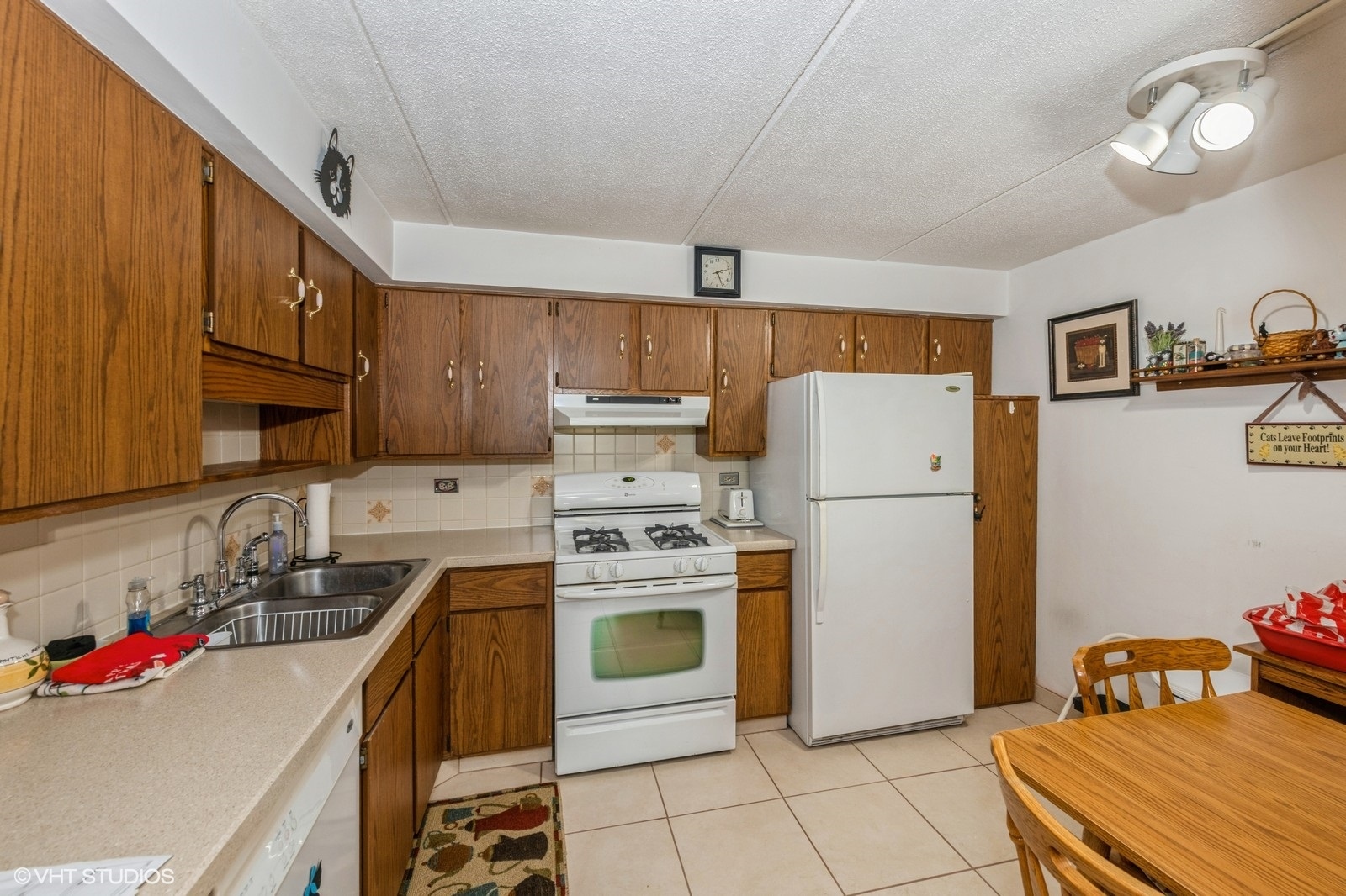 4660 N Austin Avenue #210, Chicago, IL 60630