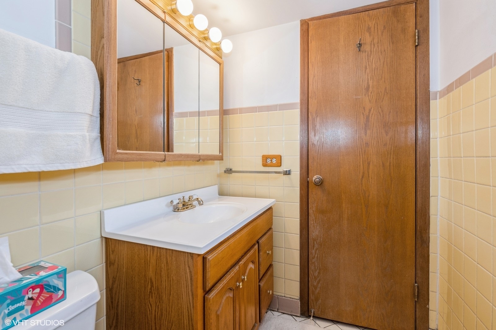 4660 N Austin Avenue #210, Chicago, IL 60630