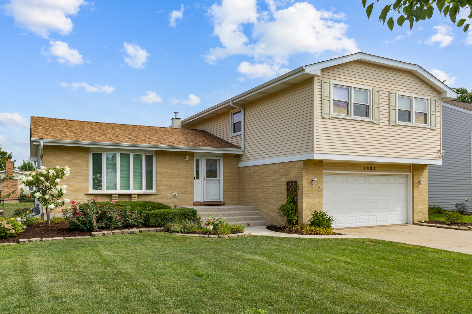 1432 HAAR Lane, Elk Grove Village, IL 60007