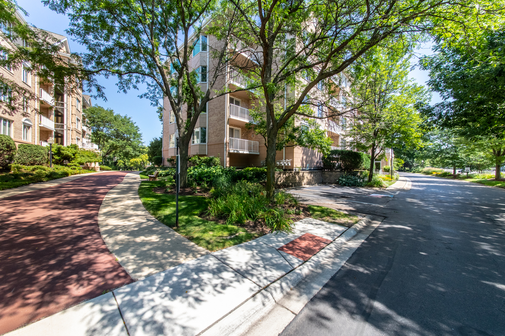 1705 Pavillion Way #303, Park Ridge, IL 60068