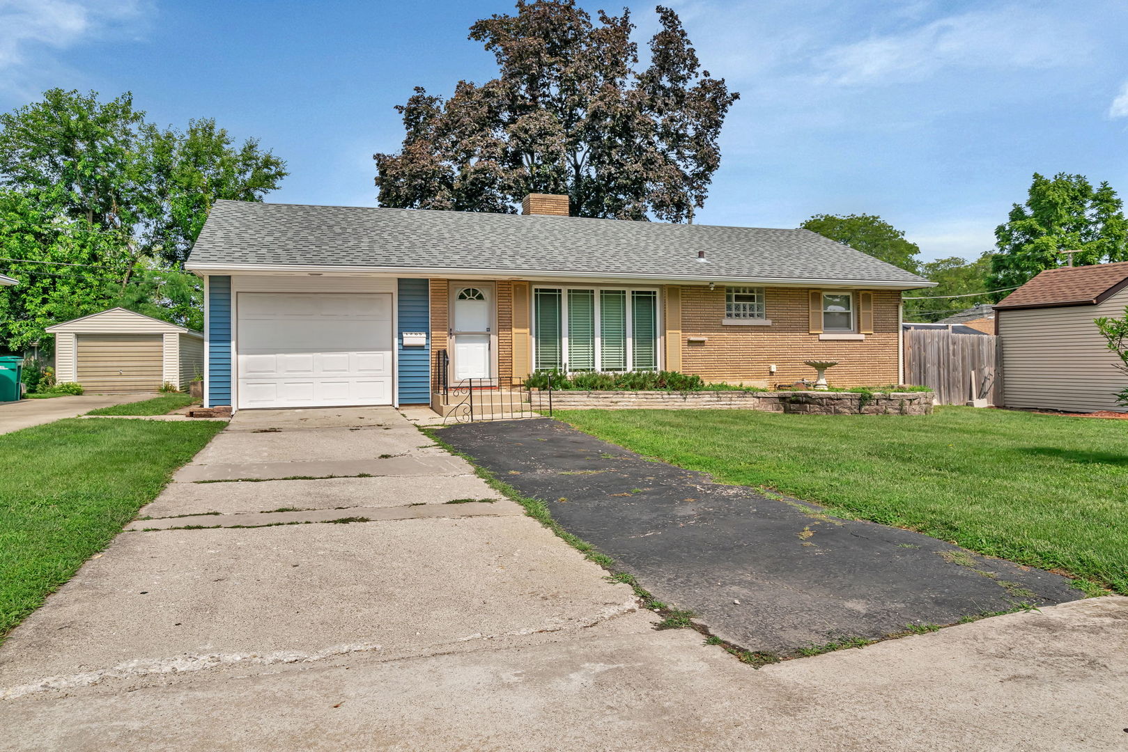1205 Connecticut Avenue, Joliet, IL 60435