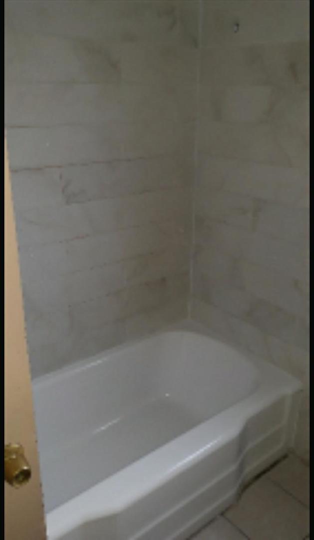 2038 W Jarvis Avenue #2F, Chicago, IL 60645