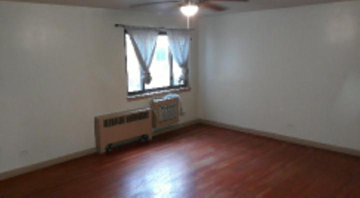 2038 W Jarvis Avenue #2F, Chicago, IL 60645