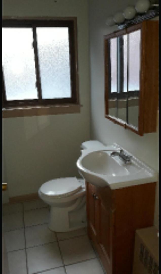 2038 W Jarvis Avenue #2F, Chicago, IL 60645