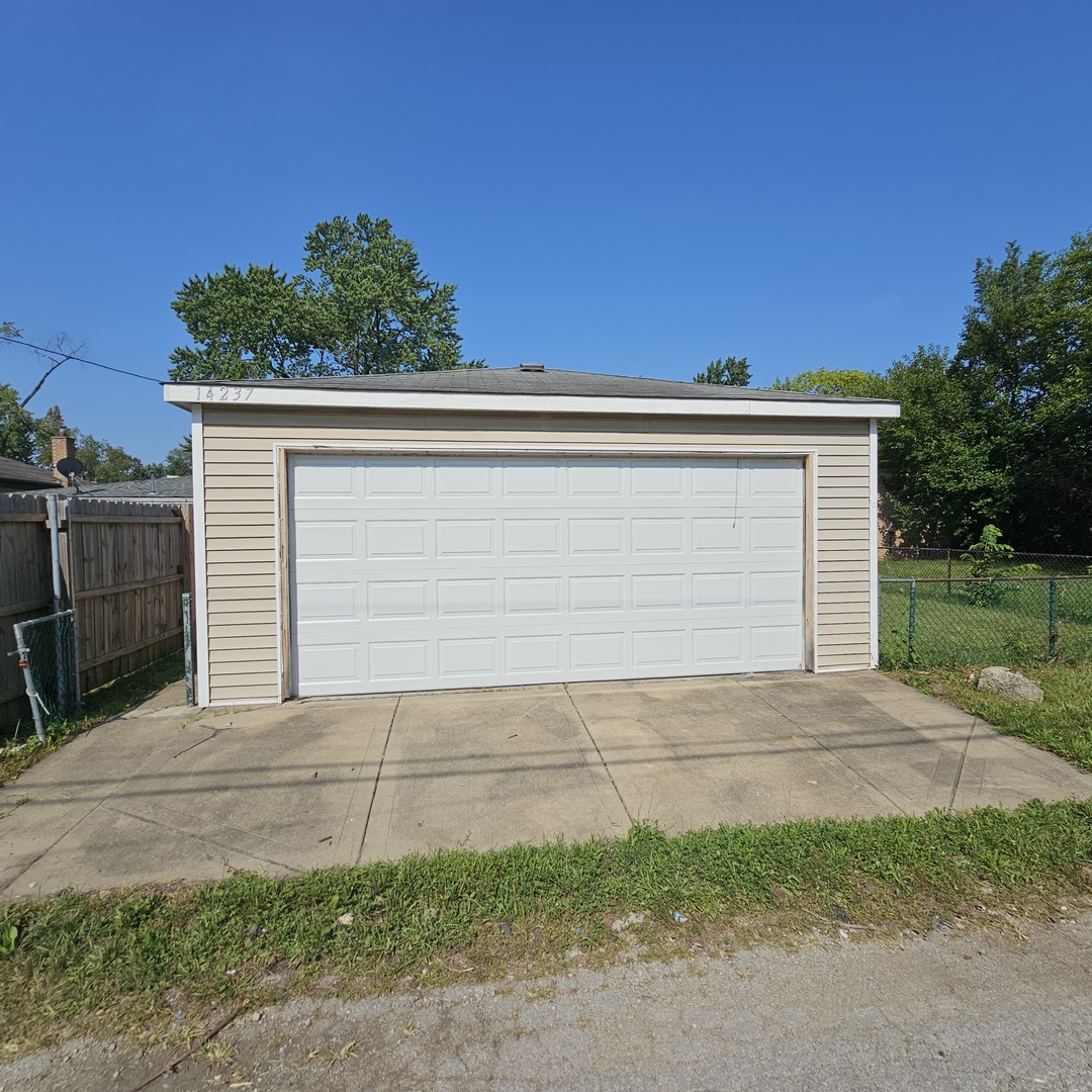 14237 Minerva Avenue, Dolton, IL 60419