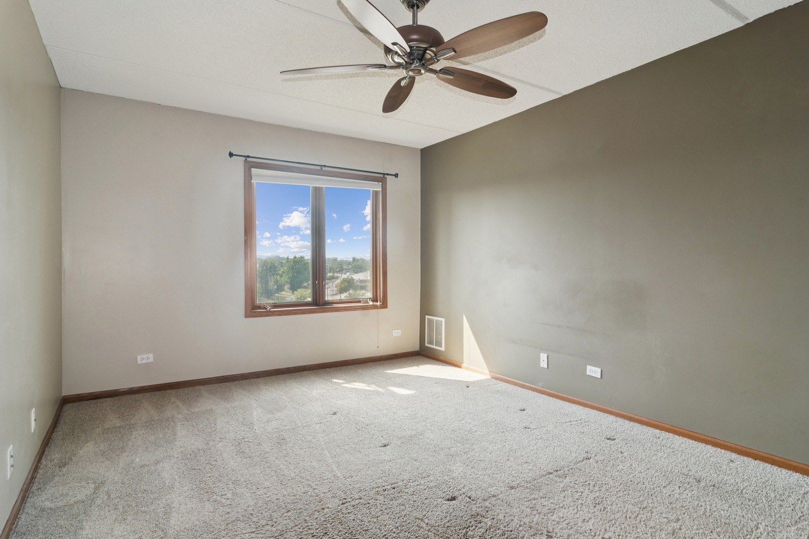 15 S Pine Street #506A, Mount Prospect, IL 60056
