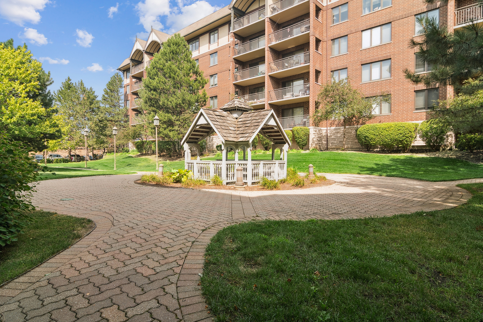 15 S Pine Street #506A, Mount Prospect, IL 60056