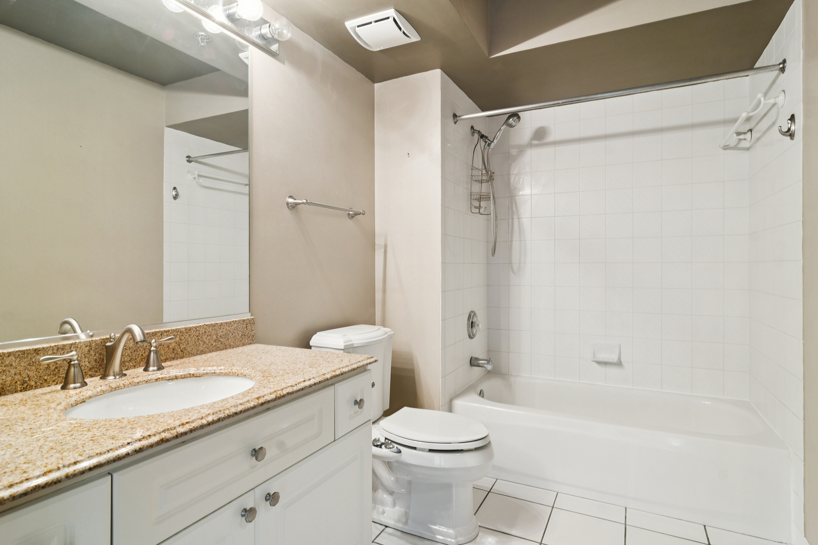 15 S Pine Street #506A, Mount Prospect, IL 60056